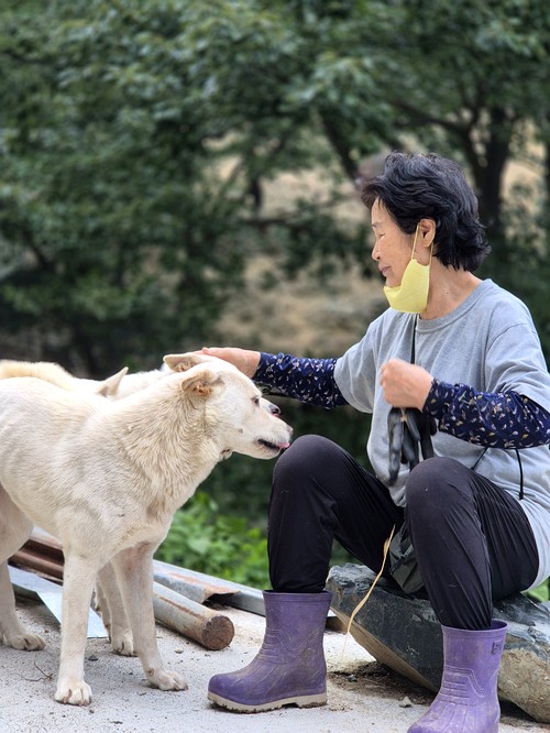 반려견과 함께한 김금필 대표